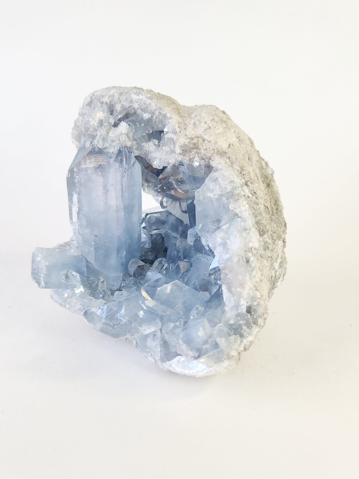 Large celestite geode