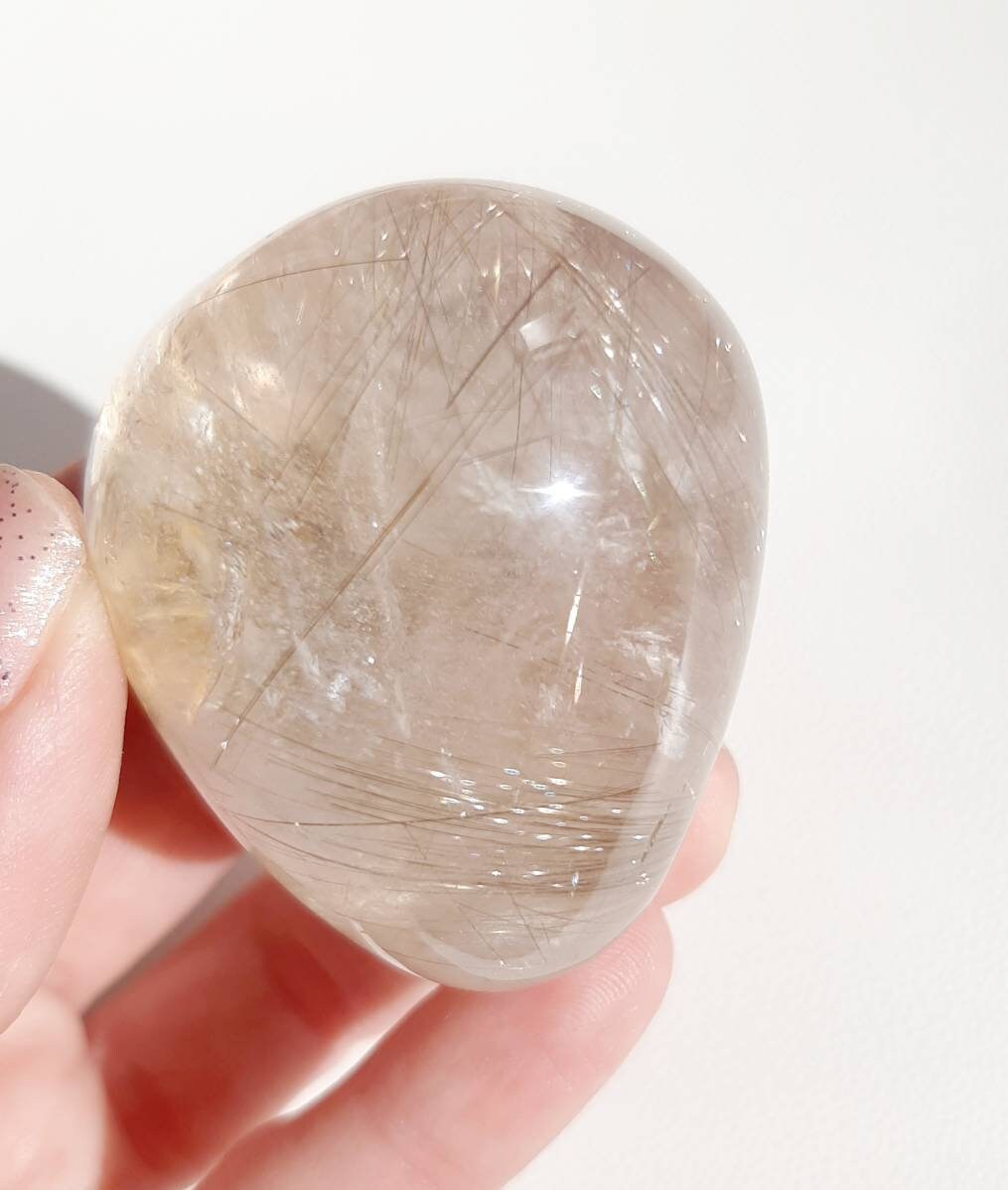 Starburst golden rutile lens