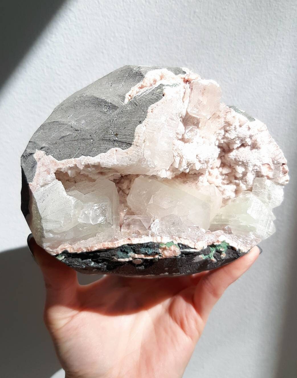 Apophyllite & stilbite crystal geode