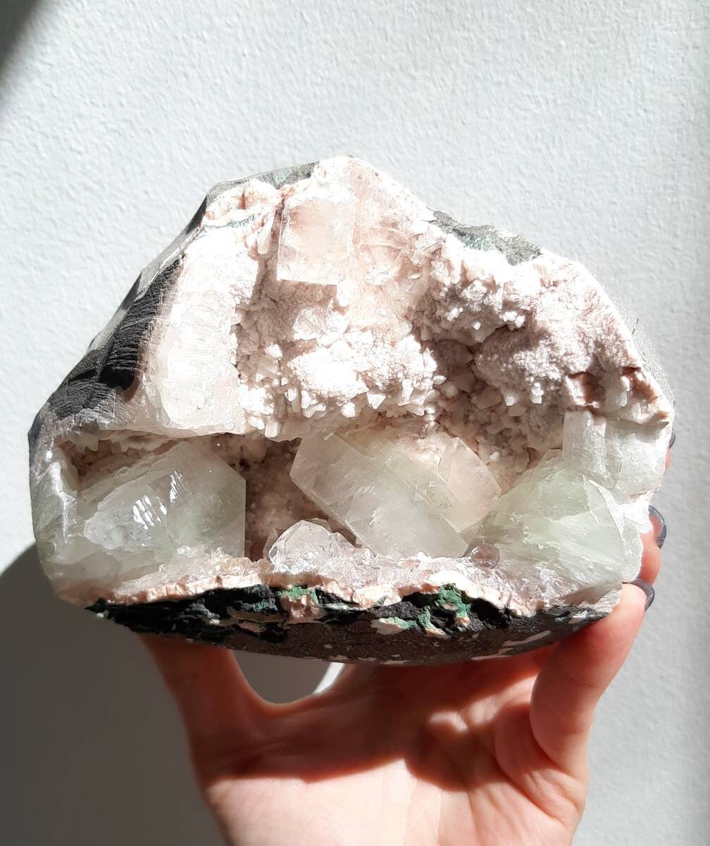 Apophyllite & stilbite crystal geode